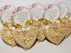 Lembrancinha Personalizada: Sabonete Coração Ramo de Rosas com Terço