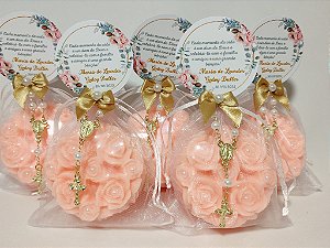 Lembrancinha 90 Anos: Sabonete Provence Rosas com Mini Terço