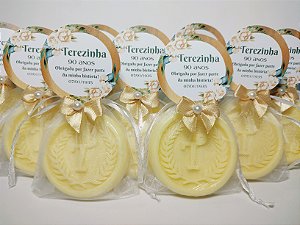 Lembrancinha 90 Anos: Sabonete Letra Inicial do Nome