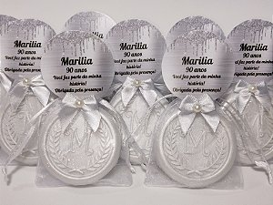 Lembrancinha 90 Anos: Sabonete Letra Inicial do Nome