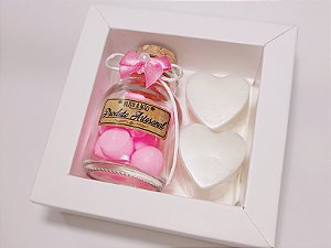 Lembrancinha Kit Pote com Pérolas e Sabonetes Corações na Caixinha