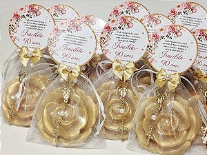 Lembrancinha de Aniversário: Sabonete Flor Perfumada com Mini Terço