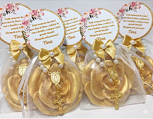 Lembrancinha de Aniversário: Sabonete Flor Aberta com Mini Terço