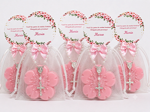 Lembrancinha de Aniversário: Sabonete Flor de Cerejeira com Terço
