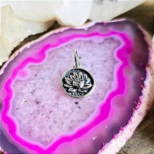 Pingente Medalha Flor de Lótus em Prata 925