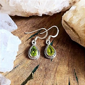 Brinco Boho Gota em Prata 925 e Peridoto