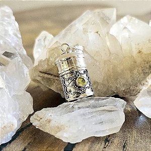 Pingente Bali Perfumeiro em Prata 925 e Peridoto