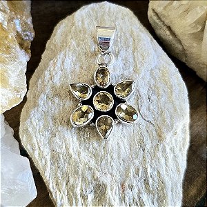 Pingente Flor em Prata 925 e Citrino