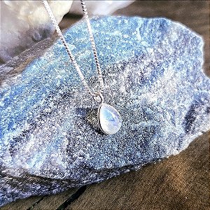Corrente com Pingente Gota em Prata 925 e Pedra da Lua