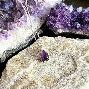 Corrente com Pingente Gota em Prata 925 e Ametista