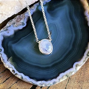 Corrente com Pingente Oval em Prata 925 e Pedra da Lua