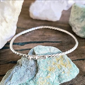 Bracelete Torcido com Fecho em Prata 925