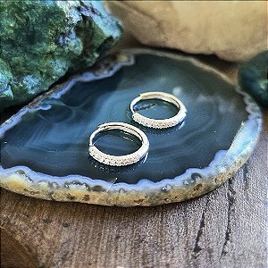 Brinco Argola M Fecho Click em Prata 925 e Zircônia