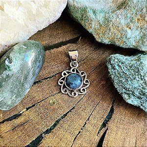 Pingente Flor em Prata 925 e Esmeralda