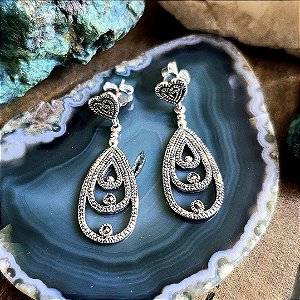 Brinco Gota Vazada em Prata 925 e Marcassita