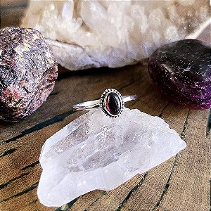 Anel Boho Oval em Prata 925 e Granada