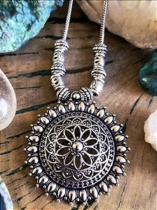Colar Boho com Pingente em Alpaca