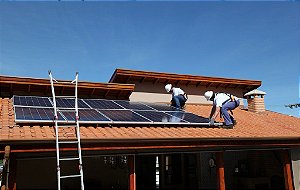 1.200 kWh/mês /// Kit Gerador FV Telhado 9,90 kWp – Simples 220V Wifi