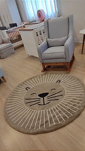 Tapete Infantil Alto Padrão Coleção Safari Leão Redondo 150cm Marrom Safari - Moriah