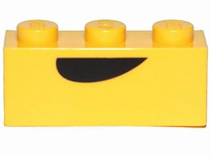 Tijolo 1x3 com desenho de semicírculo preto curvo (boca de Banarnar) amarelo