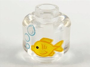 Cabeça sem rosto transparente com desenho de peixe amarelo e bolhas brancas