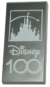 Placa Lisa 2x4 com escrita : "Disney 100" e silhueta do castelo da disney Cinza Clara