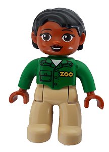 Boneco Lego Duplo Feminino Top Verde com 'ZOO' na Frente, Cabelo Preto, Olhos Castanhos