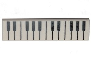 Azulejo 1x4 com desenho de teclado de piano branco