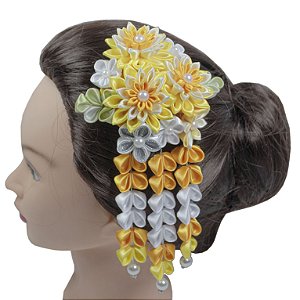 Ornamento japonês para cabelo - Kanzashi. Modelo Lírio.