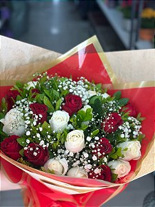 Buquê 24 Rosas Vermelhas e Brancas