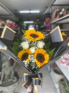 Ramalhete Black Rosas Brancas e Girassol