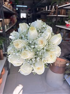 Buque Noiva 15 Rosas Brancas e Gypso