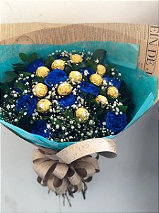 Buquê 12 Rosas Azuis e Ferrero Rocher