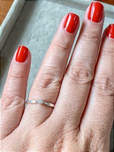 Anel Solitário com Micro Zircônias Centrais Banhado em Prata