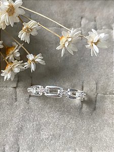 Anel Elos com Zircônias Banhado a Prata