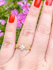 Anel Trevo em Zircônias Banhado a Ouro