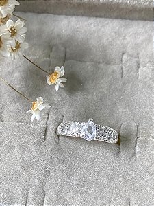 Anel Gota Cravejado em Zircônias Banhado em Prata