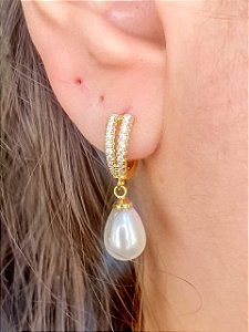 Brinco Argolinha Cravejado em Zircônias com Pingente Pérola