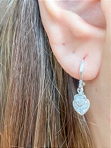 Brinco Argolinha Pingente Dois Corações em Zircônia