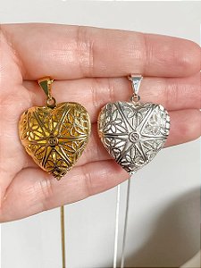 Colar Relicário Coração Vazado com Estampa