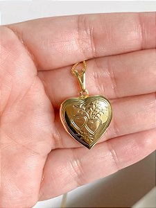 Colar Relicário Coração Com Detalhes