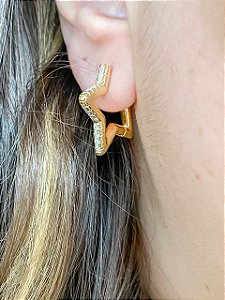 Brinco Argola Formato Estrela Cravejado em Zircônias