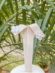 Brinco Trevo com Pétalas em Zircônias