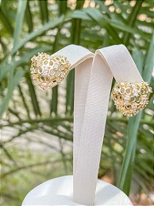 Brinco Coração com Zircônias e Círculos Vazados