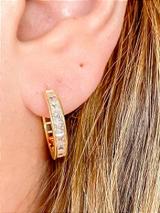 Brinco Argolinha com Zircônias Carrê