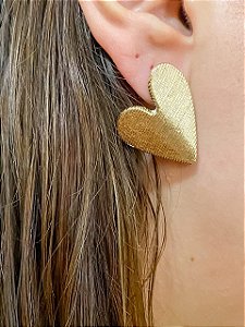 Brinco Coração Grande Escovado