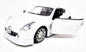 Nissan 370Z  Branco - ESCALA 1/32 - 13 CM