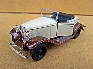 Ford Roadster 1932 BEGE -  Escala 1/38 - 12 CM