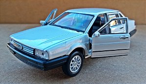 Volkswagen Santana Branco - Escala 1/43 - 11 CM