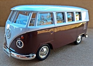 Volkswagen Kombi 1962 Marrom/Branca - Escala 1/32 - 13 CM